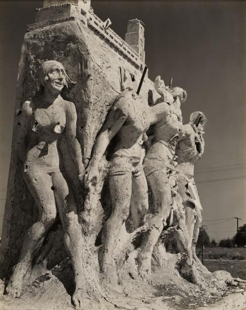 Monument on Wilshire Blvd., Los Angeles